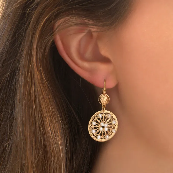 Angelique round sleeper earrings - white