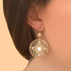 Angelique sleeper earrings - white