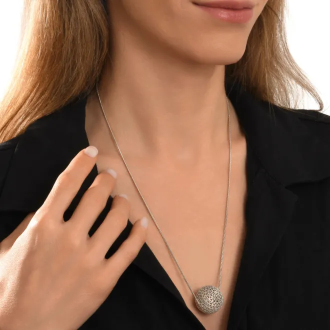 Betty Wide Pendant Necklace - Silver