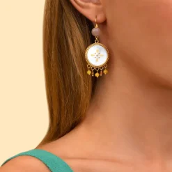 Capraia thin sleeper earrings - white