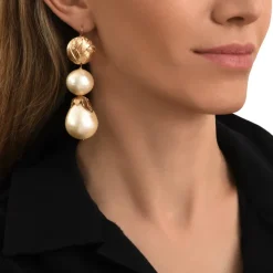 Lucy clip-on earrings in gold-tone metal - white