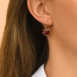 Noémie small sleeper earrings - red