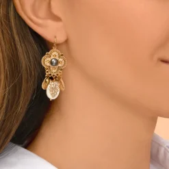 Positano sleeper earrings - white