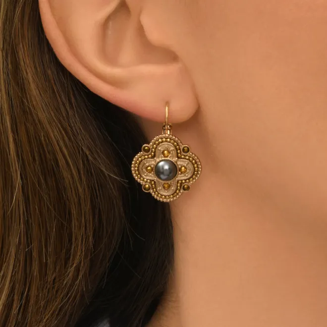 Positano sleeper earrings - white