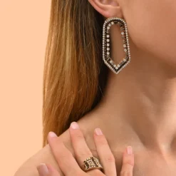 Precious wide stud earrings - black